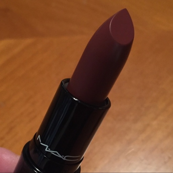 MAC Love Me Lipstick Bated Breath - Picture 3 of 16